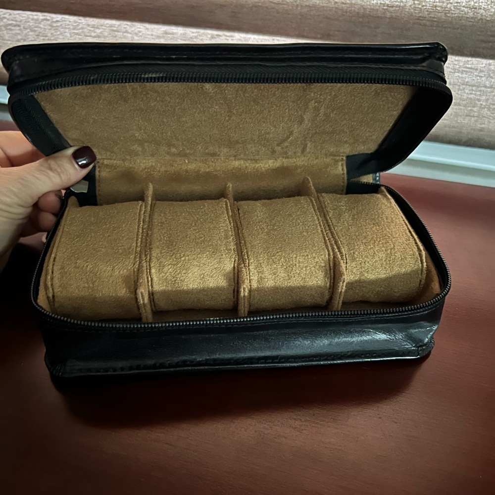 **RETIRED** Fossil leather watch case - Picture 2 of 3